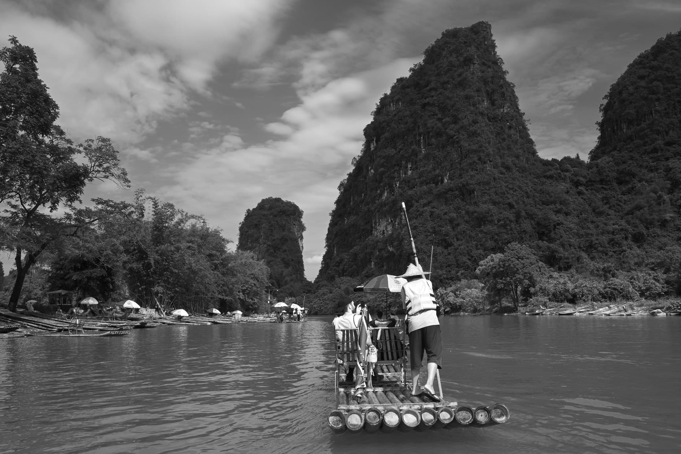Guilin 07, 2026 — Fotografia digitale, bianco e nero