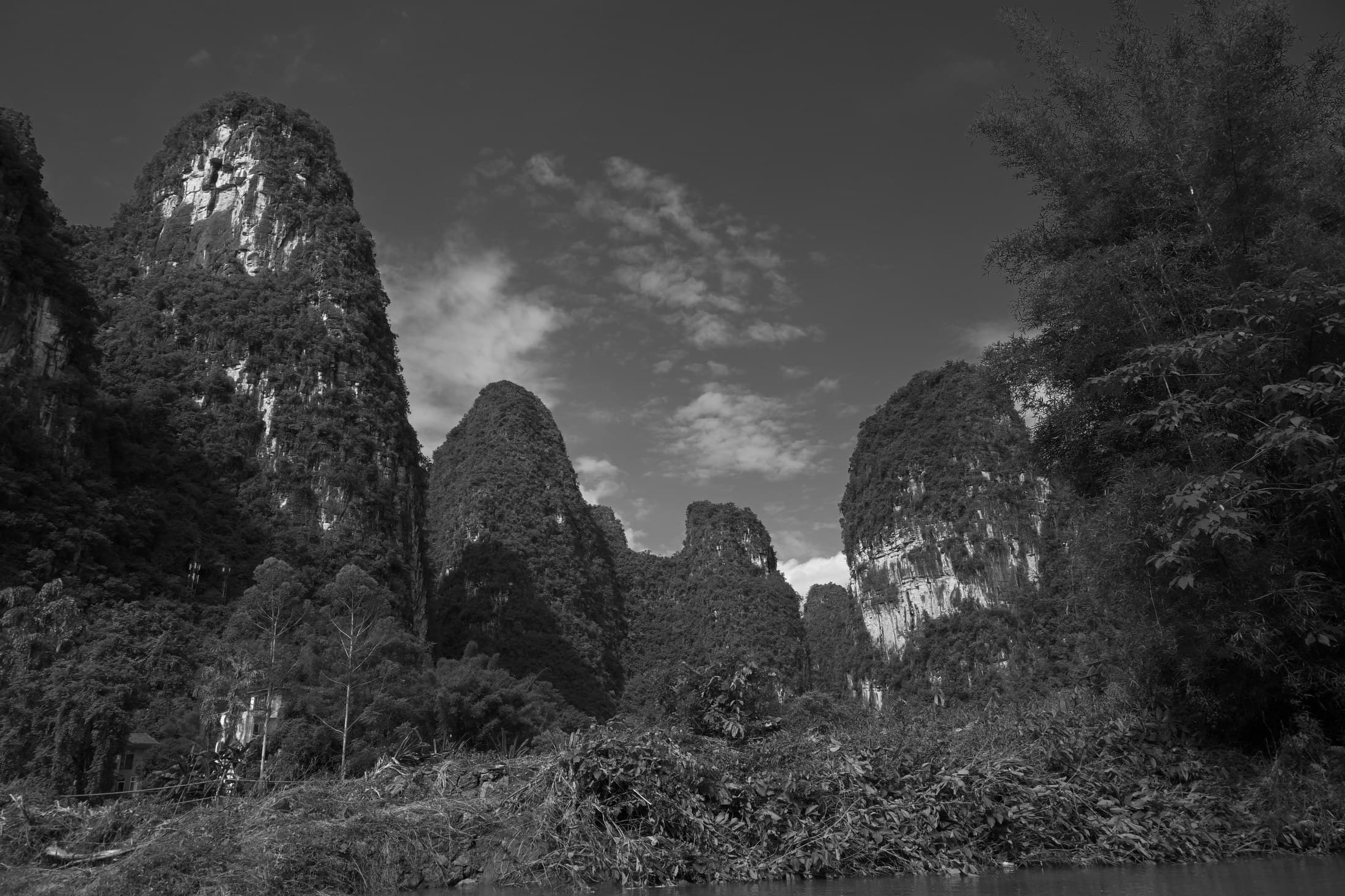 Guilin 08, 2026 — Fotografia digitale, bianco e nero