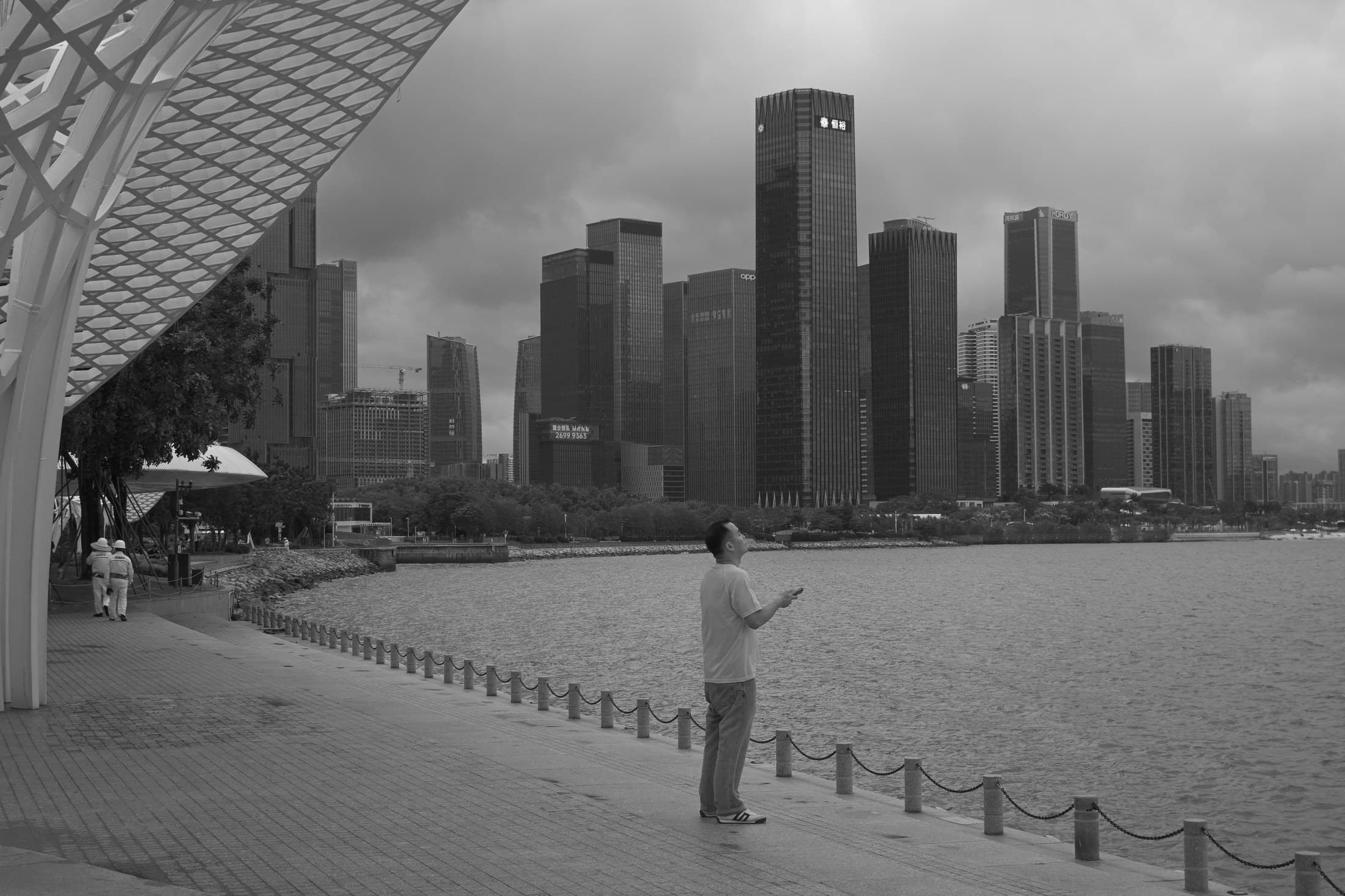 Shenzhen 06, 2026 — Fotografia digitale, bianco e nero